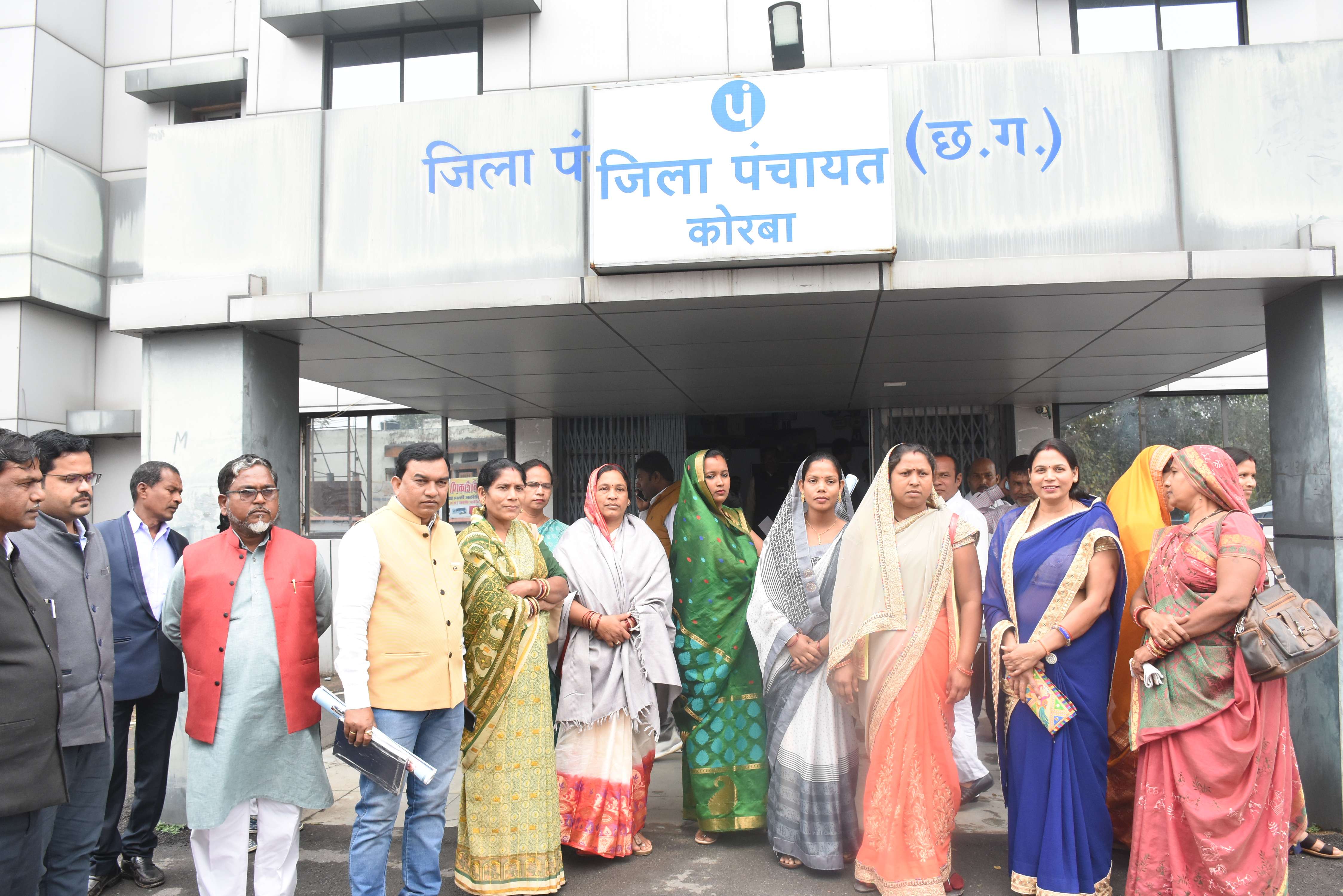 जिला पंचायत के शपथ ग्रहण में नहीं पहुंचे अफसर, सदस्यों ने किया बहिष्कार...