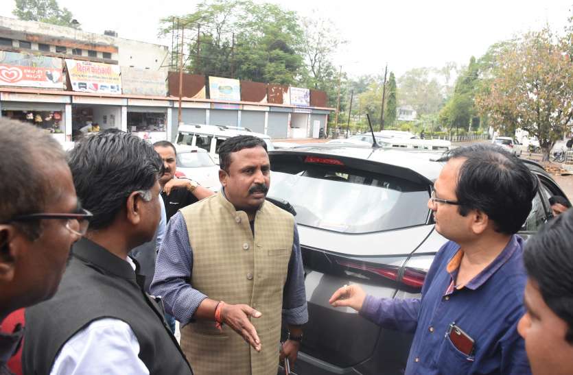 जिला पंचायत के शपथ ग्रहण में नहीं पहुंचे अफसर, सदस्यों ने किया बहिष्कार... जिला पंचायत के शपथ ग्रहण में नहीं पहुंचे अफसर, सदस्यों ने किया बहिष्कार...