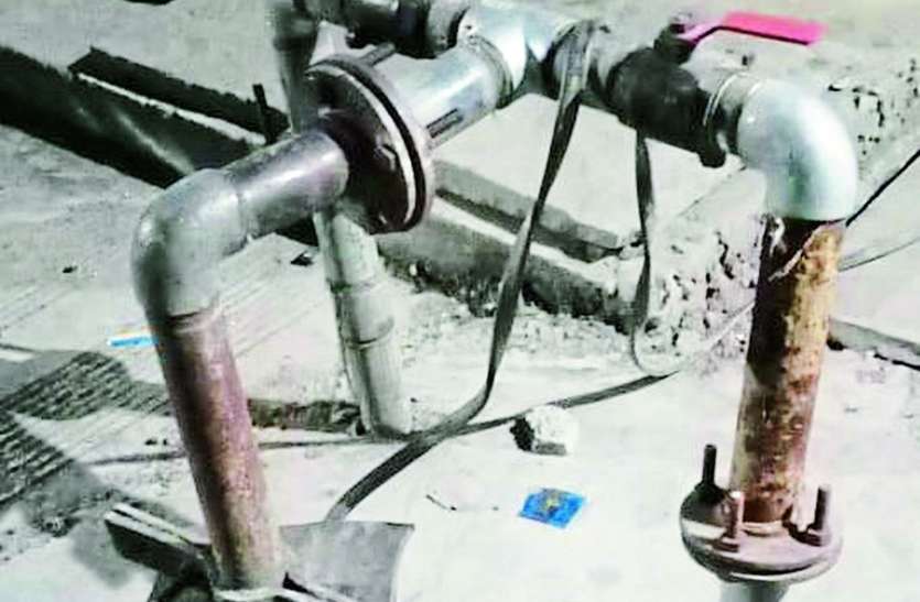 नगर सरकार की हालात खराब होने से 45 नलकूपों के कनेक्शन काटे नगर सरकार की हालात खराब होने से 45 नलकूपों के कनेक्शन काटे