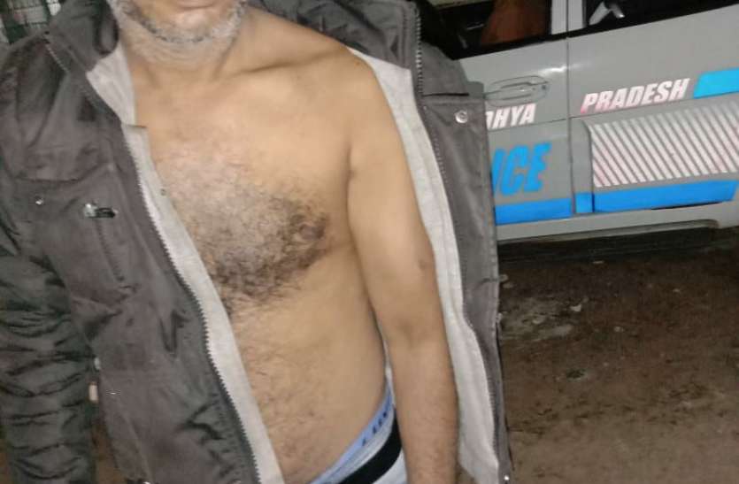 सराफा कारोबारी पर डंडे से हमला कर बाइकर्स गैंग ने लूटा सराफा कारोबारी पर डंडे से हमला कर बाइकर्स गैंग ने लूटा