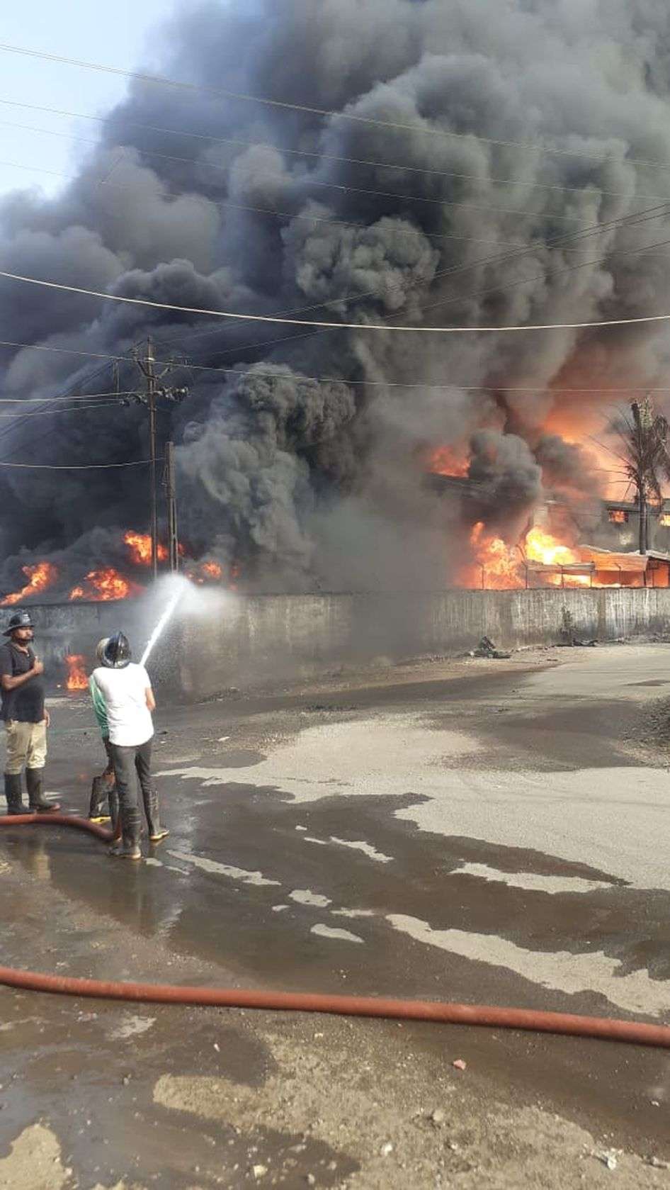 VAPI FIRE NEWS; हाइटेक इंक कंपनी में भीषण आग, अफरा-तफरी