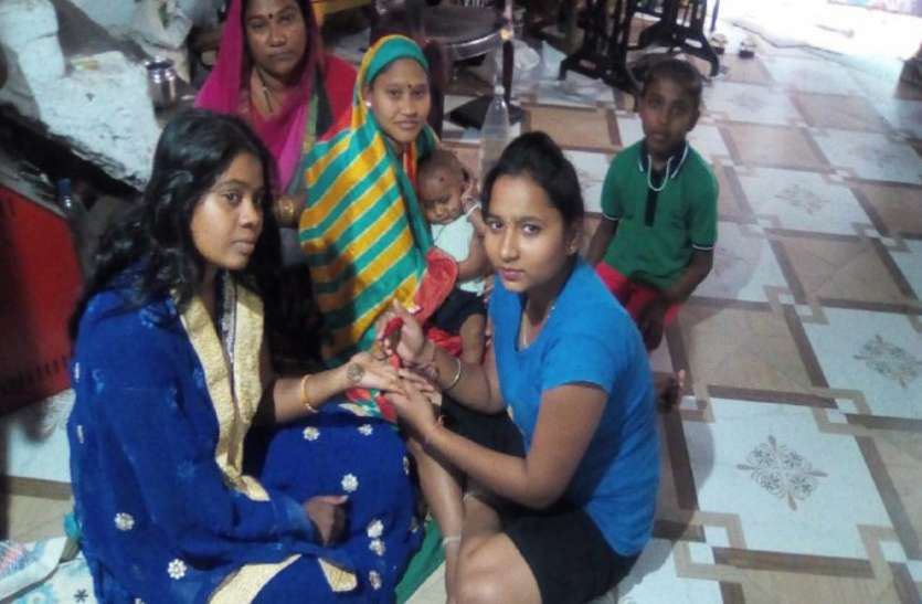 11 माह पहले विधवा हुई यमुना की मांग फिर सजेगी, मुख्यमंत्री कन्या विवाह में लेगी 7 फेरे 11 माह पहले विधवा हुई यमुना की मांग फिर सजेगी, मुख्यमंत्री कन्या विवाह में लेगी 7 फेरे
