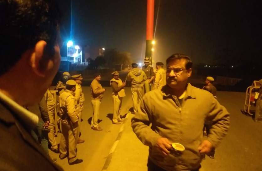 security.jpg दिल्ली में हिंसा के बाद यूपी बॉर्डर पर अलर्ट, संदिग्ध वाहनों और लोगोंं पर रखी जा रही नजर