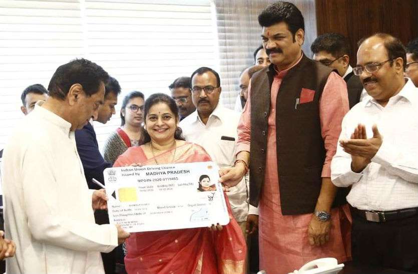 1_9.jpg गाड़ियों के यूनिफाइड रजिस्ट्रेशन कार्ड मिलना शुरू, ऐसा करने वाला देश का पहला राज्य बना एमपी, जानिए क्या है इसमें खास