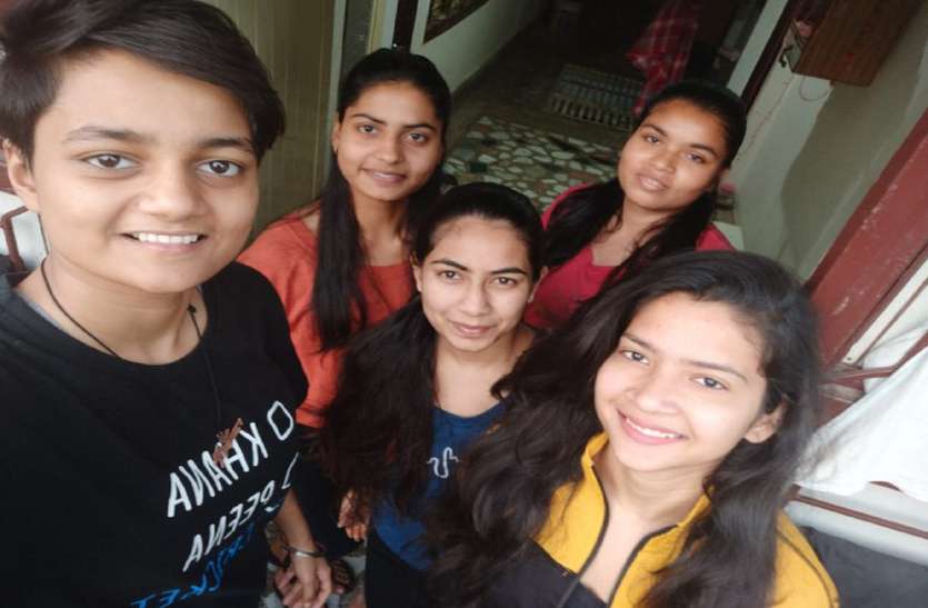48 हजार रुपए से भरा पर्स मिला, घर जाकर लौटाया 48 हजार रुपए से भरा पर्स मिला, घर जाकर लौटाया