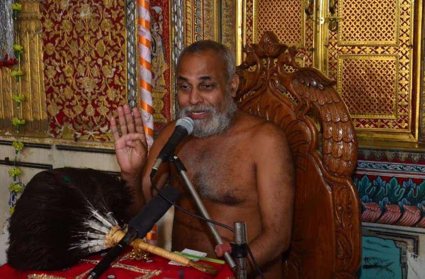 परिस्थितियां उलट हों तब भी हमें धर्म का मार्ग नहीं छोडऩा चाहिए परिस्थितियां उलट हों तब भी हमें धर्म का मार्ग नहीं छोडऩा चाहिए