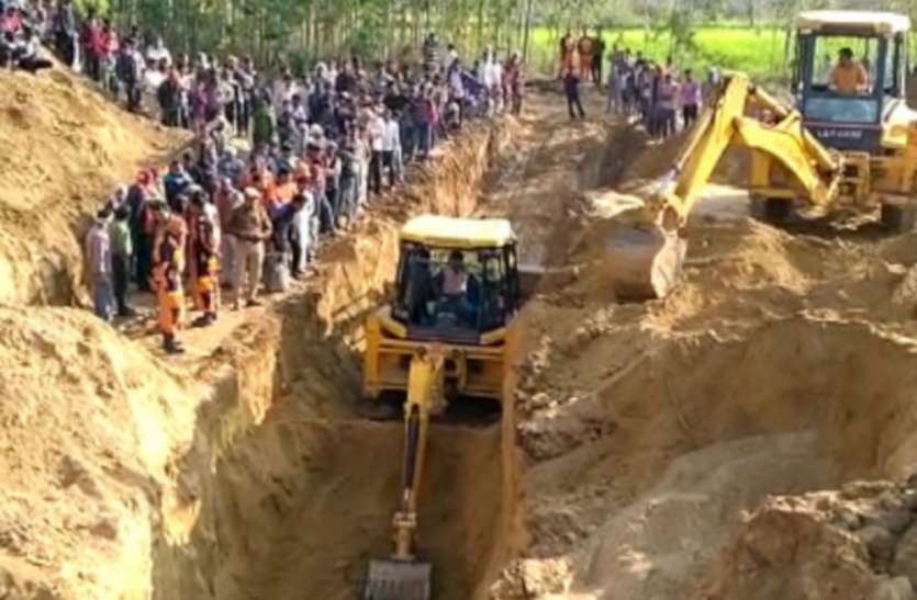 28 वर्ष का जवान युवक 30 घंटे से बोरवेल में है फंसा, जिंदा है या नहीं, बेबस पिता हाथ जोड़कर बार-बार भगवान से मांग रहा दुआ 28 वर्ष का जवान युवक 30 घंटे से बोरवेल में है फंसा, जिंदा है या नहीं, बेबस पिता हाथ जोड़कर बार-बार भगवान से मांग रहा दुआ