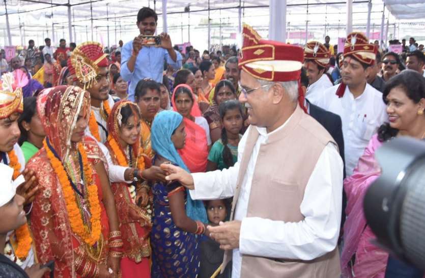 इंद्रदेव ने दिया साथ, धूमधाम से हुई 518 जोड़ों की शादी इंद्रदेव ने दिया साथ, धूमधाम से हुई 518 जोड़ों की शादी