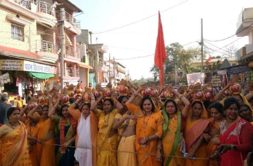 kalash.jpg नर्मदा गौ कुंभ 2020: दुनिया में कहीं नहीं देखी होगी ऐसी कलश यात्रा, संतों की शान देख आश्चर्य में पड़े लोग: देखें वीडियो