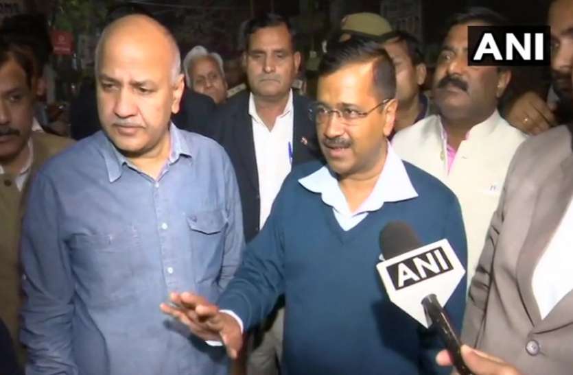 kejriwal.jpg हिंसाग्रस्त प्रभावित इलाकों का सीएम केजरीवाल ने किया दौरा, लोगों से शांति बनाए रखने की अपील