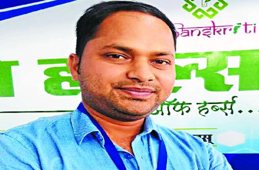 एमबीए के बाद जॉब छोड़ किया स्टार्टअप, बिखेर रहे हर्बल सुगंध