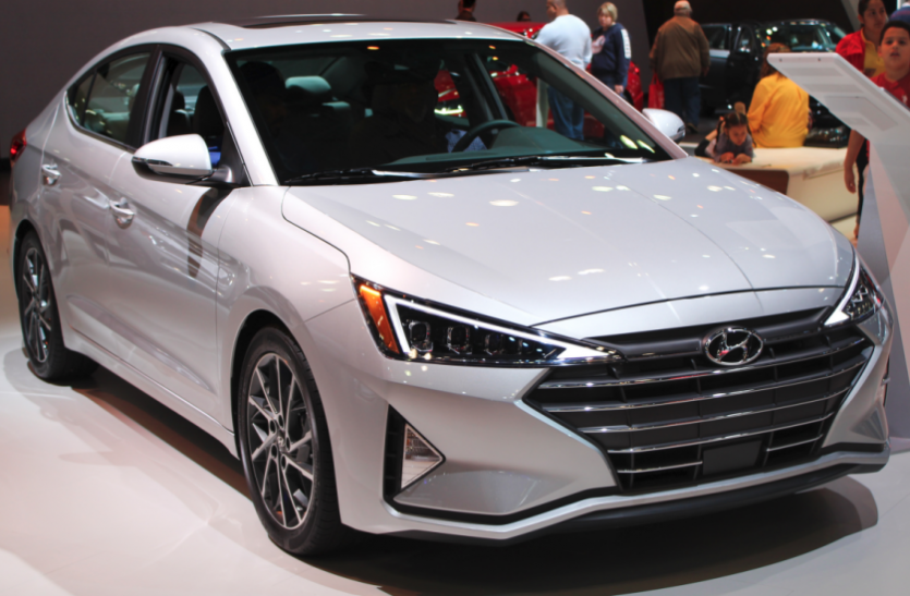 Hyundai Elantra Car Discount Hyundai Elantra पर मिल रहा है 2.5 लाख का बंपर डिस्काउंट