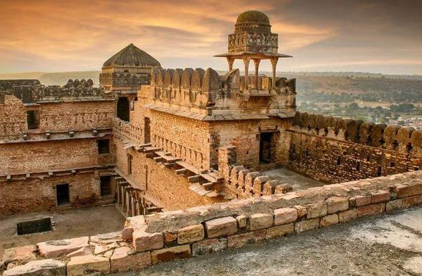 Tourist Place Chanderi Ashok Nagar In Madhya Pradesh मुख्यमंत्री अशोक गहलोत ने अब की ये बड़ी घोषणा—100 करोड़ खर्च होंगे पर्यटन के विकास पर