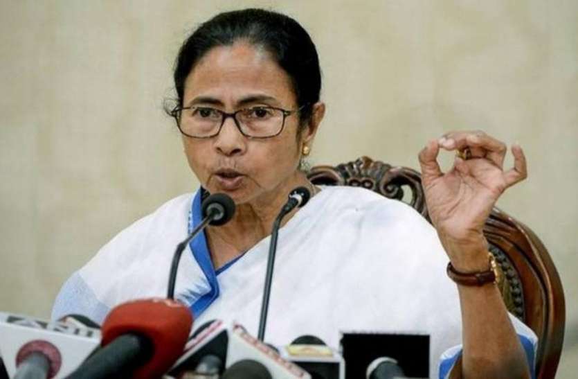 mamata.jpeg Delhi Violence: CM ममता बनर्जी ने लिखी एक कविता, कहा- क्या यह लोकतंत्र का अंत है?