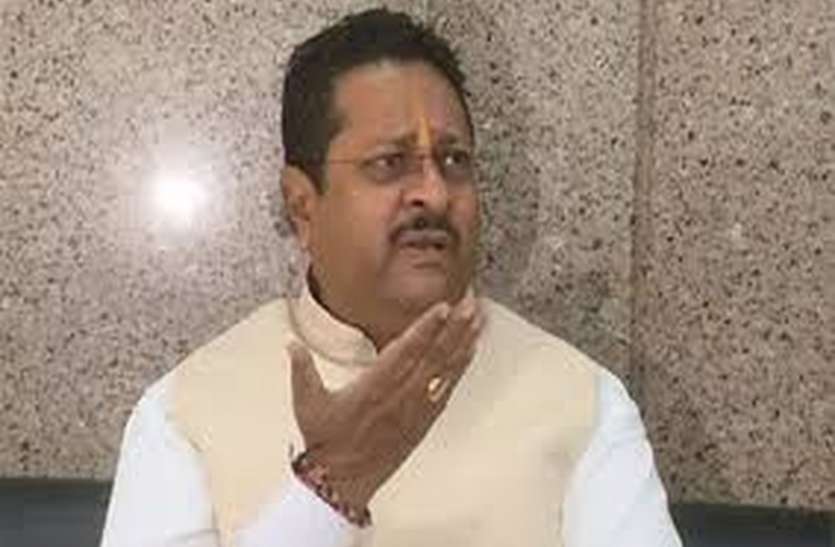 सावरकर जितनी लाठियां क्या दोरैस्वामी ने खाई है सावरकर जितनी लाठियां क्या दोरैस्वामी ने खाई है