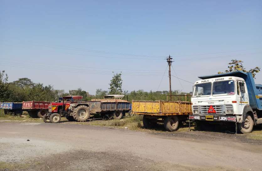 खनिज विभाग की ताबड़तोड़ कार्रवाई, 48 घंटे में अवैध परिवहन के पकड़े 22 वाहन खनिज विभाग की ताबड़तोड़ कार्रवाई, 48 घंटे में अवैध परिवहन के पकड़े 22 वाहन