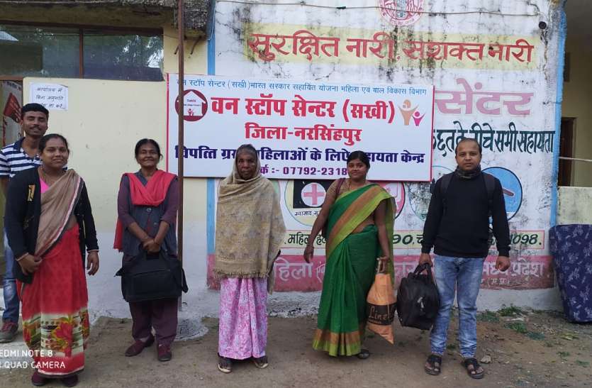 2801nsp8.jpg गुमशुदा बुजुर्ग महिला को वापस परिवार से मिलाया