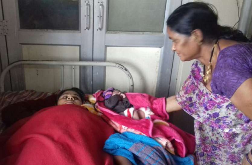 Four newborns buzz in district hospital in leap year लीप ईयर में जिला अस्पताल में चार नवजातों की गूंजी किलकारी