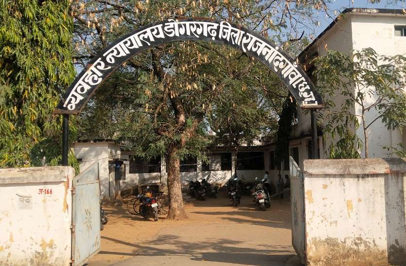 6 to 6 months imprisonment and fine of one thousand rupees to the contractors of the society who are expelled in the Muslim society मुस्लिम समाज में बहिष्कृत करने वाले समाज के ठेकेदारों को 6-6 माह का कारावास तथा एक-एक हजार रूपए के अर्थदंड