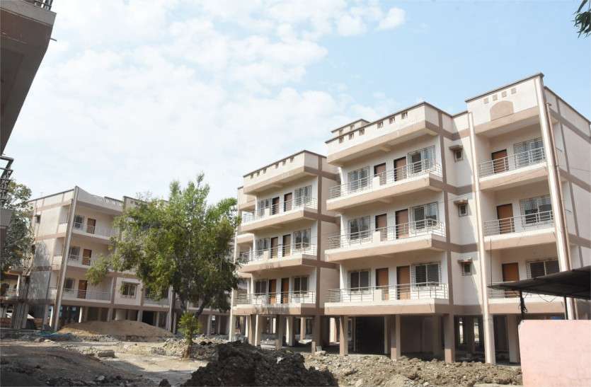 ada फूस की कोठी में भू-माफिया माफिया बेच रहे जमीनें