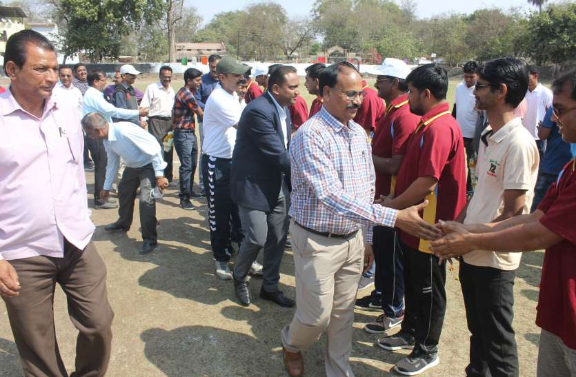 MP Clerk Class and MP Third Class Employees Union Cricket Tournament,MP Clerk Class and MP Third Class Employees Union Cricket Tournament सिंगाजी थर्मल पॉवर ने 148, नगर निगम ने 48 रन, शिक्षा विभाग ने 4 विकेट से जीता मैच