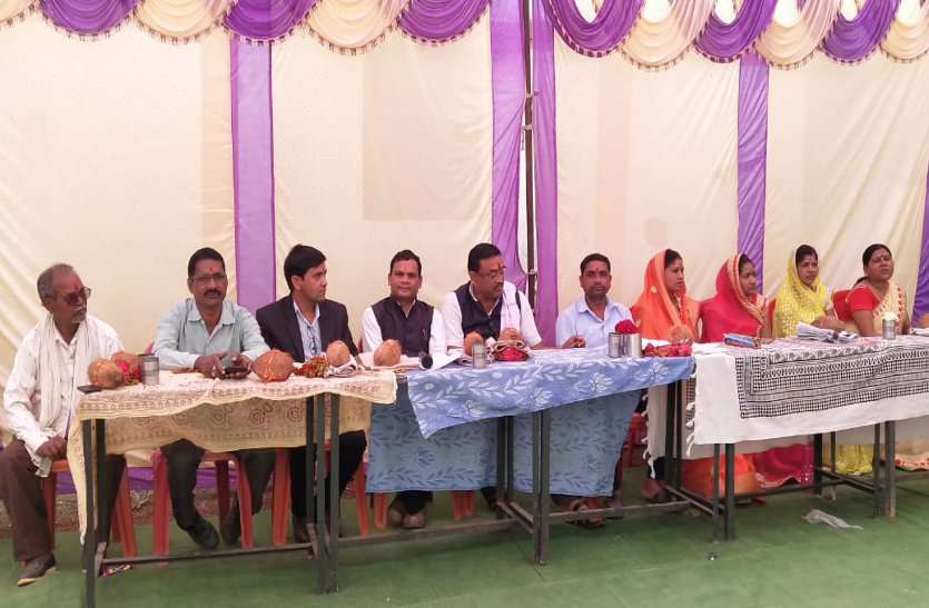 Female students captivated the audience with a musical performance including patriotism छात्राओं ने देशभक्ति सहित संगीतमय प्रस्तुति से दर्शकों का मन मोहा