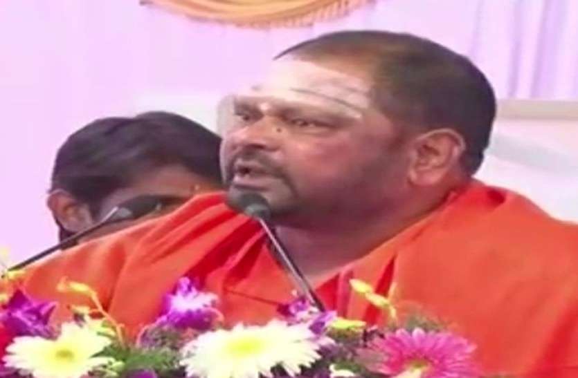 मठ के स्वामी ने दी धमकी, बोले बात मान जाओ नहीं तो विधायकों से इस्तीफा दिलवा दूंगा मठ के स्वामी ने दी धमकी, बोले बात मान जाओ नहीं तो विधायकों से इस्तीफा दिलवा दूंगा