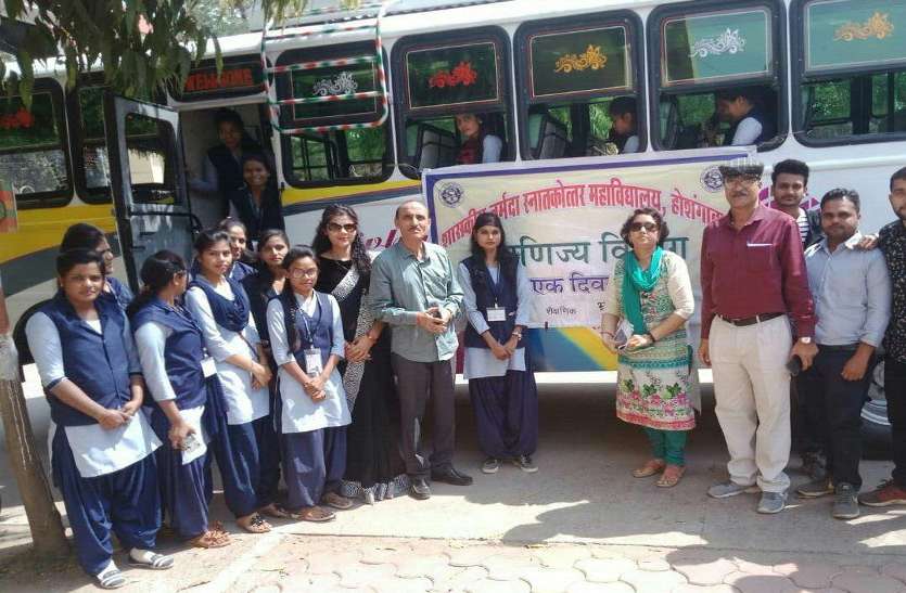 विद्यार्थियों ने किया राष्ट्रीय कामधेनु प्रजनन केंद्र का भ्रमण,विद्यार्थियों ने किया राष्ट्रीय कामधेनु प्रजनन केंद्र का भ्रमण विद्यार्थियों ने किया राष्ट्रीय कामधेनु प्रजनन केंद्र का भ्रमण