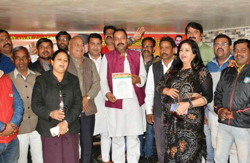 चुनाव से पहले प्रसपा की नई टीम तैयार, सपा सांसद ने सभी को सौंपी बागडोर चुनाव से पहले प्रसपा की नई टीम तैयार, सपा सांसद ने सभी को सौंपी बागडोर