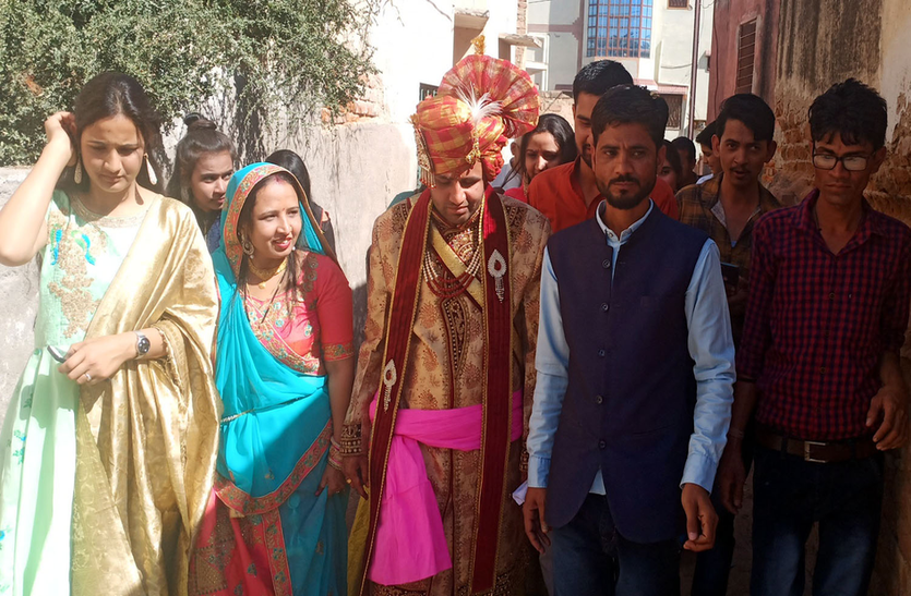 कहां पर चार सौ साल में एक भी दूल्हा नहीं बैठा घोड़ी पर.. और क्यों कहां पर चार सौ साल में एक भी दूल्हा नहीं बैठा घोड़ी पर.. और क्यों