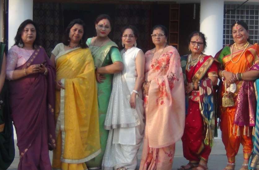 Women did fashion walk wearing sari,Women did fashion walk wearing sari साड़ी पहनकर महिलाओं ने किया फैशन वॉक