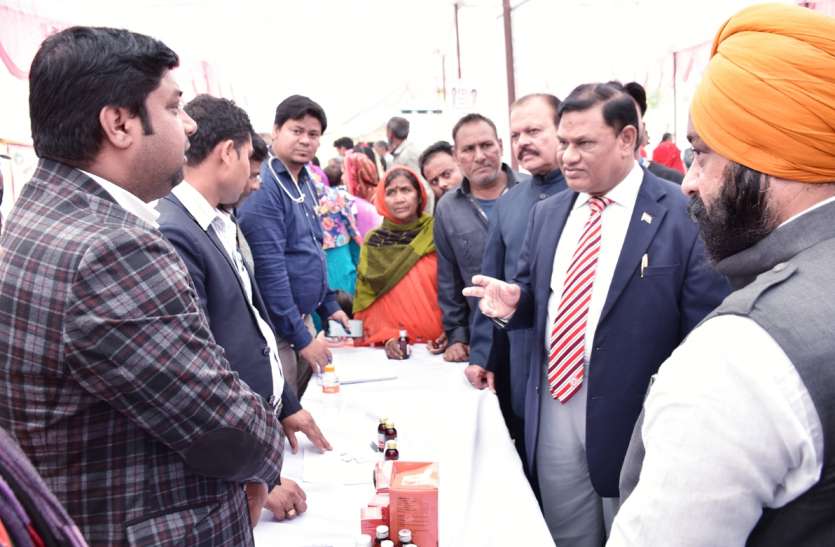 rewa गरीबों के स्वास्थ्य परीक्षण के लिए लगाया शिविर, ये बीमारियां सबसे अधिक पाई गई