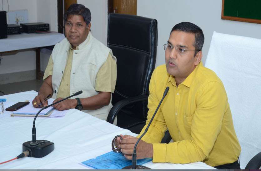 There is a need to change the way of inspection to pursue children living in hostels and ashrams ... छात्रावासों और आश्रमों में रहने वाले बच्चों को आगे बढ़ाने निरीक्षण के तरीके को बदलने की जरूरत ...