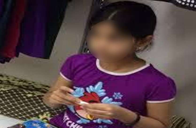 13 साल की बेटी ने बयां की कलयुगी बाप की शर्मनाक करतूत, कहा- पापा अक्सर धमकी दे कर मेरे साथ गन्दा काम करते थे... 13 साल की बेटी ने बयां की कलयुगी बाप की शर्मनाक करतूत, कहा- पापा अक्सर धमकी दे कर मेरे साथ गन्दा काम करते थे...