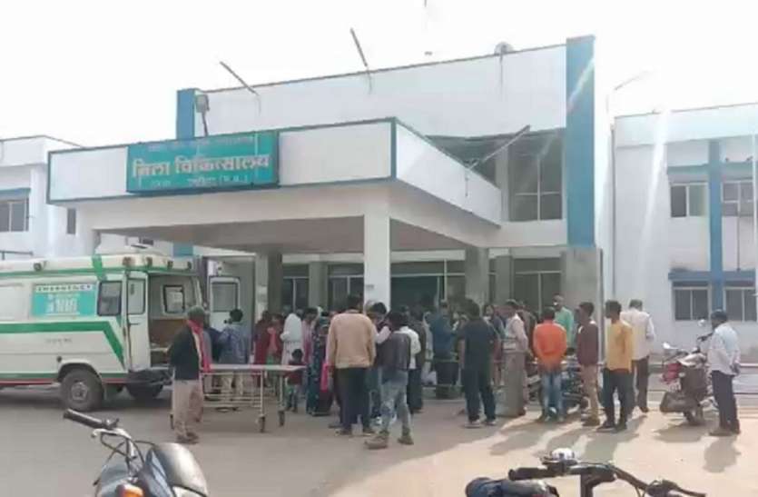बांधवगढ़ हादसा : प्रबंधन ने बैठाई जांच, दो को नोटिस जारी कर मांगा जवाब बांधवगढ़ हादसा : प्रबंधन ने बैठाई जांच, दो को नोटिस जारी कर मांगा जवाब
