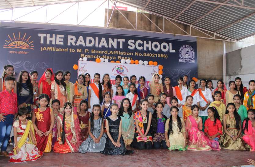 ट्रेडिशनल ड्रेस पहन पार्टिसिपेंट्स ने थिरकाए कदम ट्रेडिशनल ड्रेस पहन पार्टिसिपेंट्स ने थिरकाए कदम