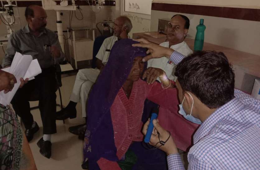 3 साल से ओटी पर ताला, उजास की आस में 210 किमी धक्के खा रहे मरीज 3 साल से ओटी पर ताला, उजास की आस में 210 किमी धक्के खा रहे मरीज
