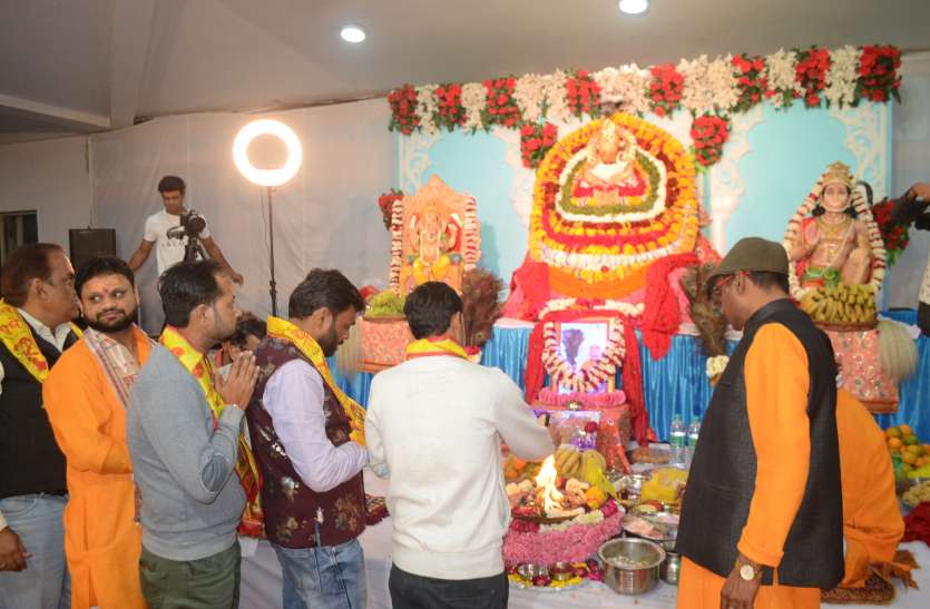 बाबा श्याम के दरबार में मची ये बाबा होली.... बाबा श्याम के दरबार में मची ये बाबा होली....