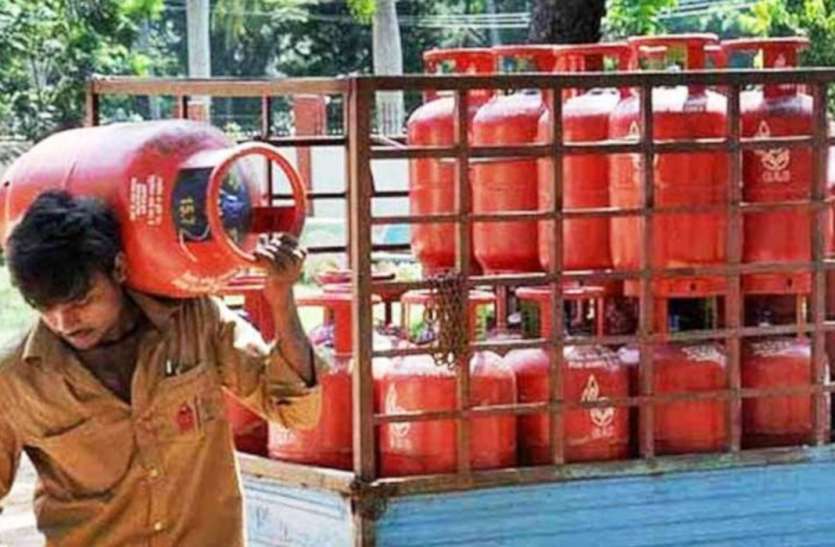 घरेलू रसोई गैस सिलेंडर हुआ सस्ता, दाम गिरने के बाद अब खाते में आएगी इतनी सब्सिडी घरेलू रसोई गैस सिलेंडर हुआ सस्ता, दाम गिरने के बाद अब खाते में आएगी इतनी सब्सिडी