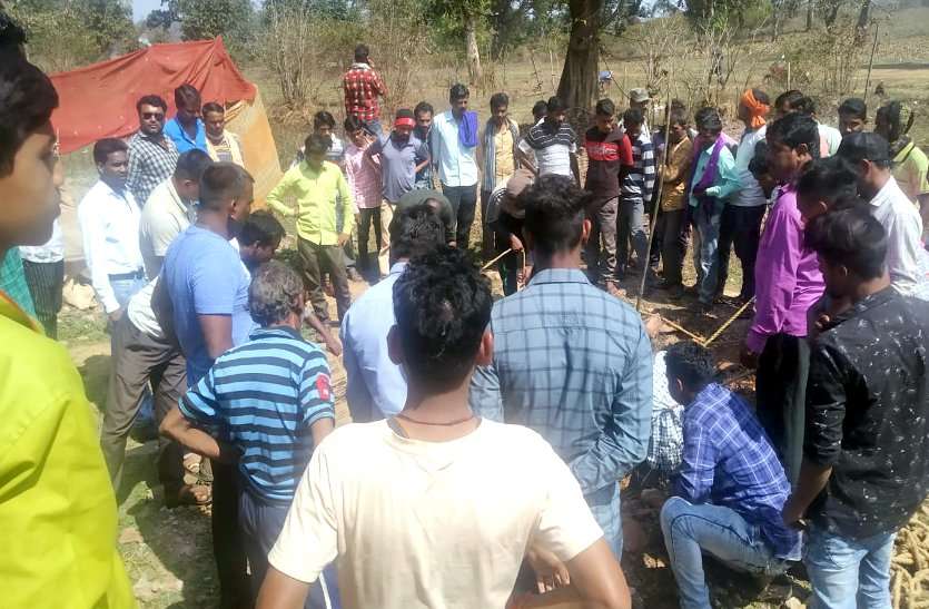Zombies found floating in the well, fear of murder, panic among villagers of Jhoripara ... कुएं में तैरते मिली लाश, हत्या की आशंका, झोरीपारा के ग्रामीणों में दहशत ...