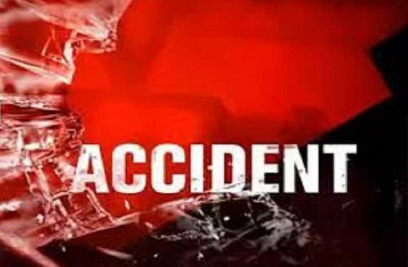 दो बाइकों की टक्कर में दोनों चालकों की मौत दो बाइकों की टक्कर में दोनों चालकों की मौत