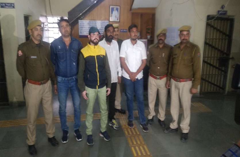 aropi.jpg चित्रकूट में डकैती की कर रहे थे साजिश, दो हिस्ट्रीशीटर सहित चार गिरफ्तार