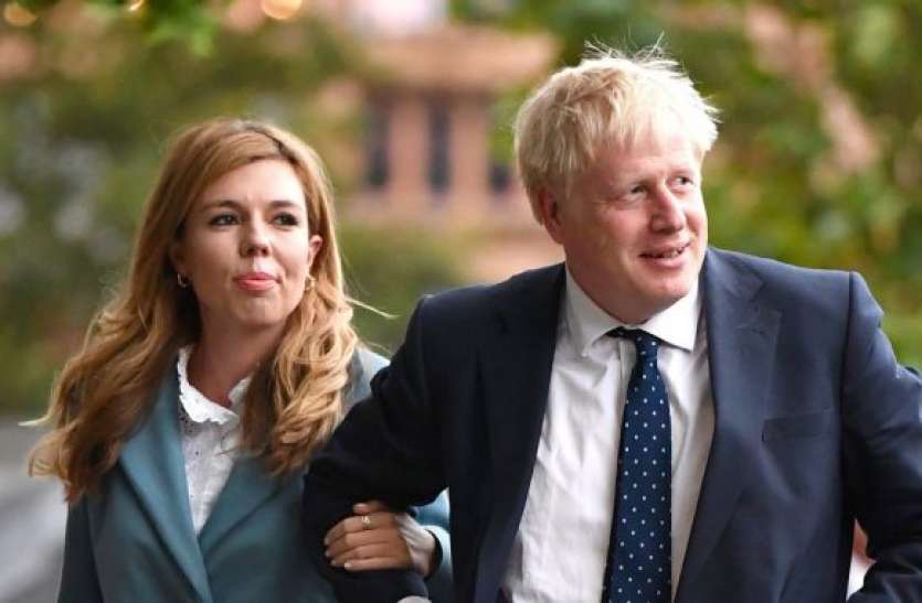 Boris Johnson and Girlfriend Carrie Symonds ब्रिटेन: प्रधानमंत्री जॉनसन ने की प्रेग्नेंट गर्लफ्रेंड से सगाई, इंस्टाग्राम पोस्ट में लोगों से साझा की डबल खुशखबरी