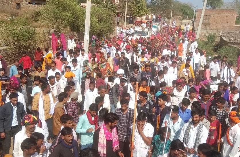 देवनारायण की तिथि बंधन की पूर्णाहुति पर निकाली कलश यात्रा देवनारायण की तिथि बंधन की पूर्णाहुति पर निकाली कलश यात्रा