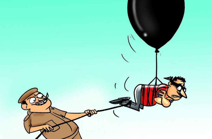 यह पहला मौका नहीं जब तस्करों ने पुलिस से बचने को कुछ नया किया हो, इससे पहले भी तस्करों ने किए हैं चौंकाने वाले कारनामे पुलिस को छकाने के लिए तस्कर इजाद कर रहे नित नए तरीके, पैनी नजर से नहीं बच पा रहे