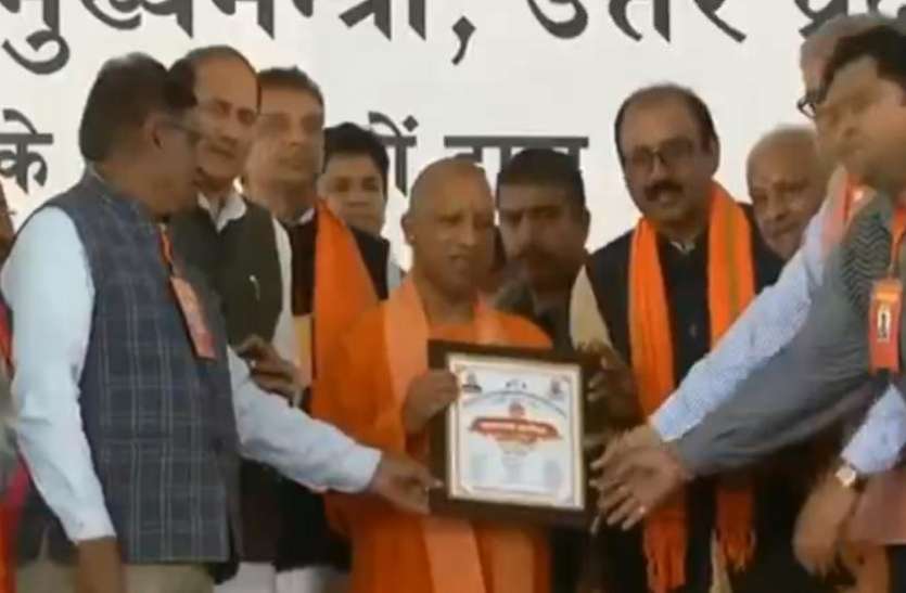 cm_1.jpg शामली पहुंचे सीएम योगी बोले- भैया आपने जलाया है तो उसकी भरपाई भी करो