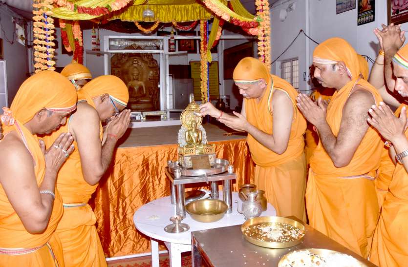 भगवान महावीर स्वामी की रथ यात्रा निकली भगवान महावीर स्वामी की रथ यात्रा निकली