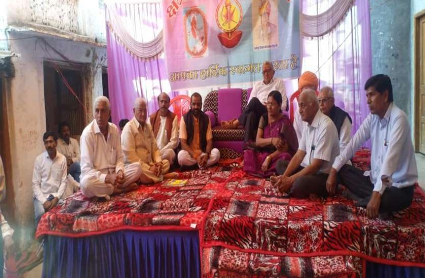 सिर्वी समाज हमेशा से ईमानदार, मेहनती, सहनशील गुणों से भरपूर रहा है: धर्मगुरु दीवान सिर्वी समाज हमेशा से ईमानदार, मेहनती, सहनशील गुणों से भरपूर रहा है: धर्मगुरु दीवान