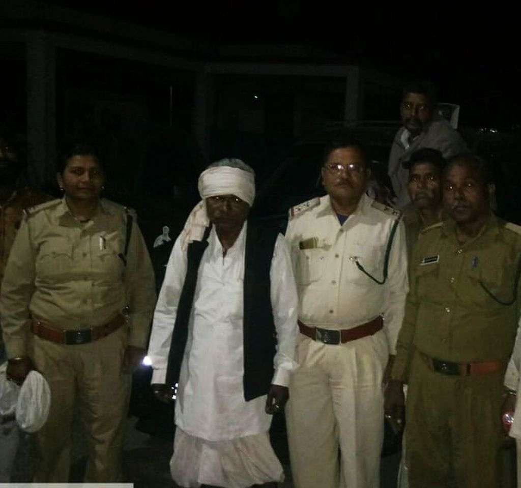 वन विभाग ने दुर्लभ प्रजाति का दो मुहा सांप पकड़ा, एक गिरफ्तार