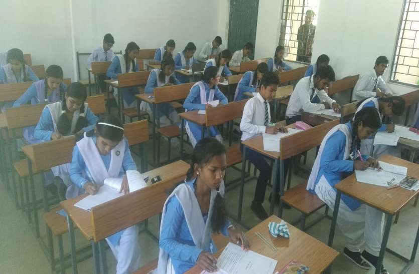 जिले के 105 परीक्षा केंद्रों में आज से शुरू होगी बोर्ड की परीक्षा, पहले दिन 12वीं के हिंदी का पर्चा जिले के 105 परीक्षा केंद्रों में आज से शुरू होगी बोर्ड की परीक्षा, पहले दिन 12वीं के हिंदी का पर्चा